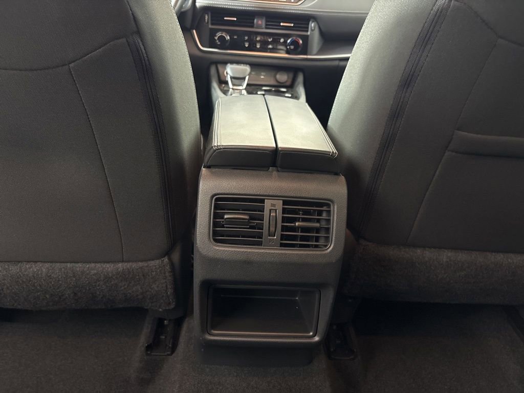 Used 2023 Nissan Rogue S image 23