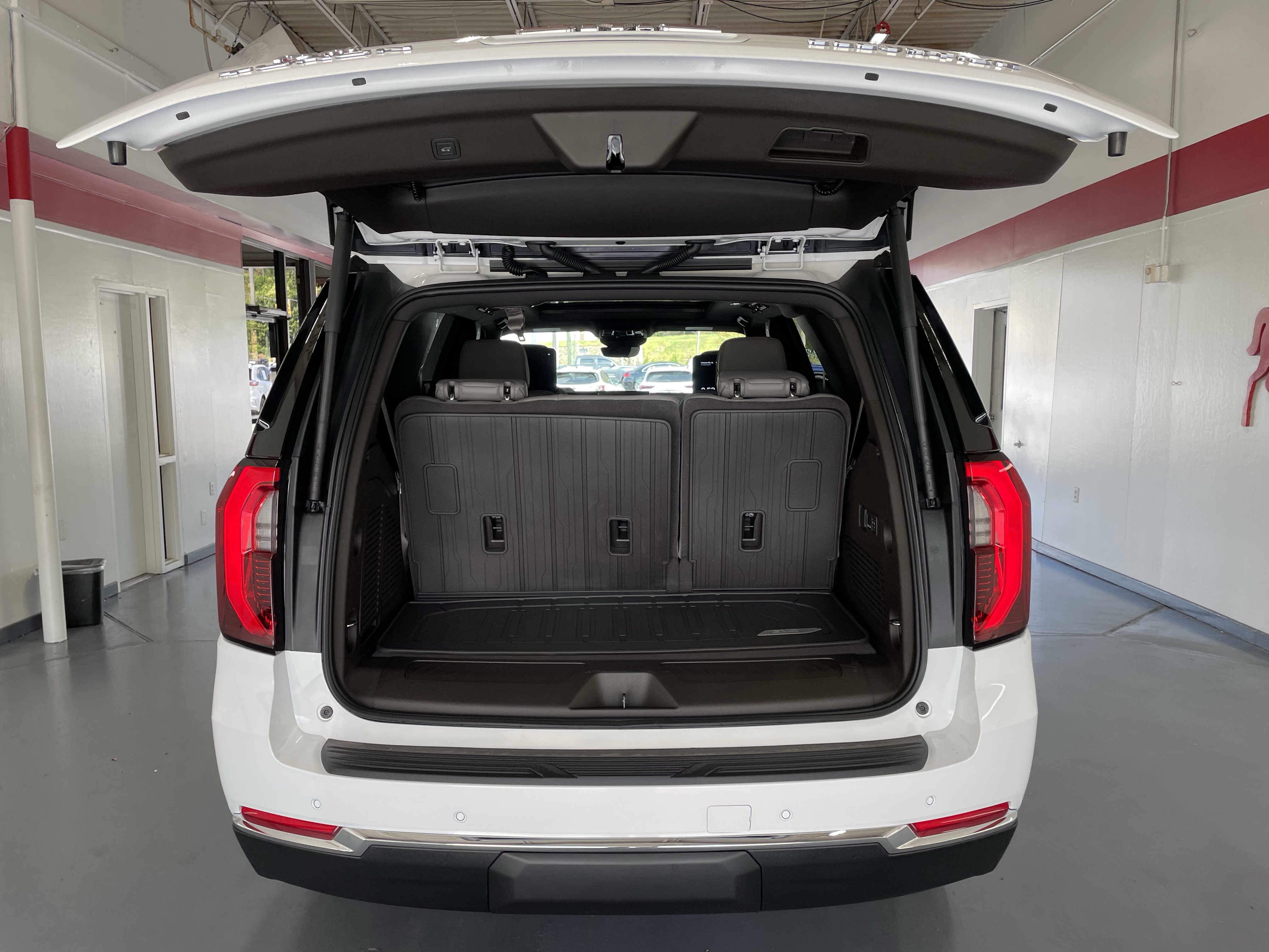 New 2027 GMC Yukon Elevation w/ Elevation Premium Package RWD image 8