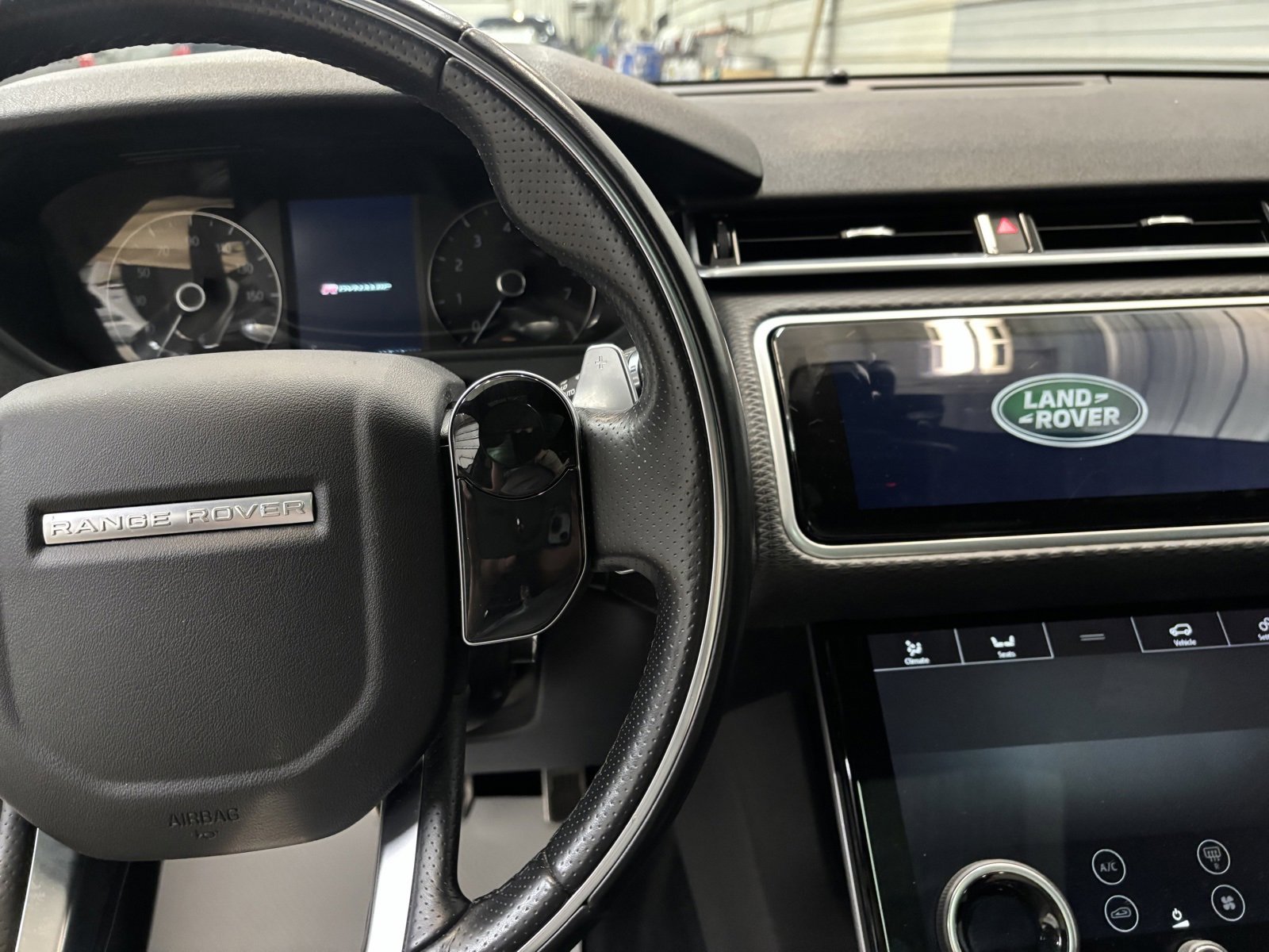 Used 2020 Land Rover Range Rover Velar R-Dynamic S image 15
