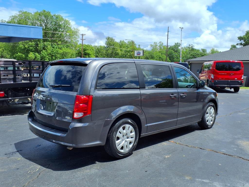 Used 2018 Dodge Grand Caravan SE w/ UConnect Hands-Free Group image 3