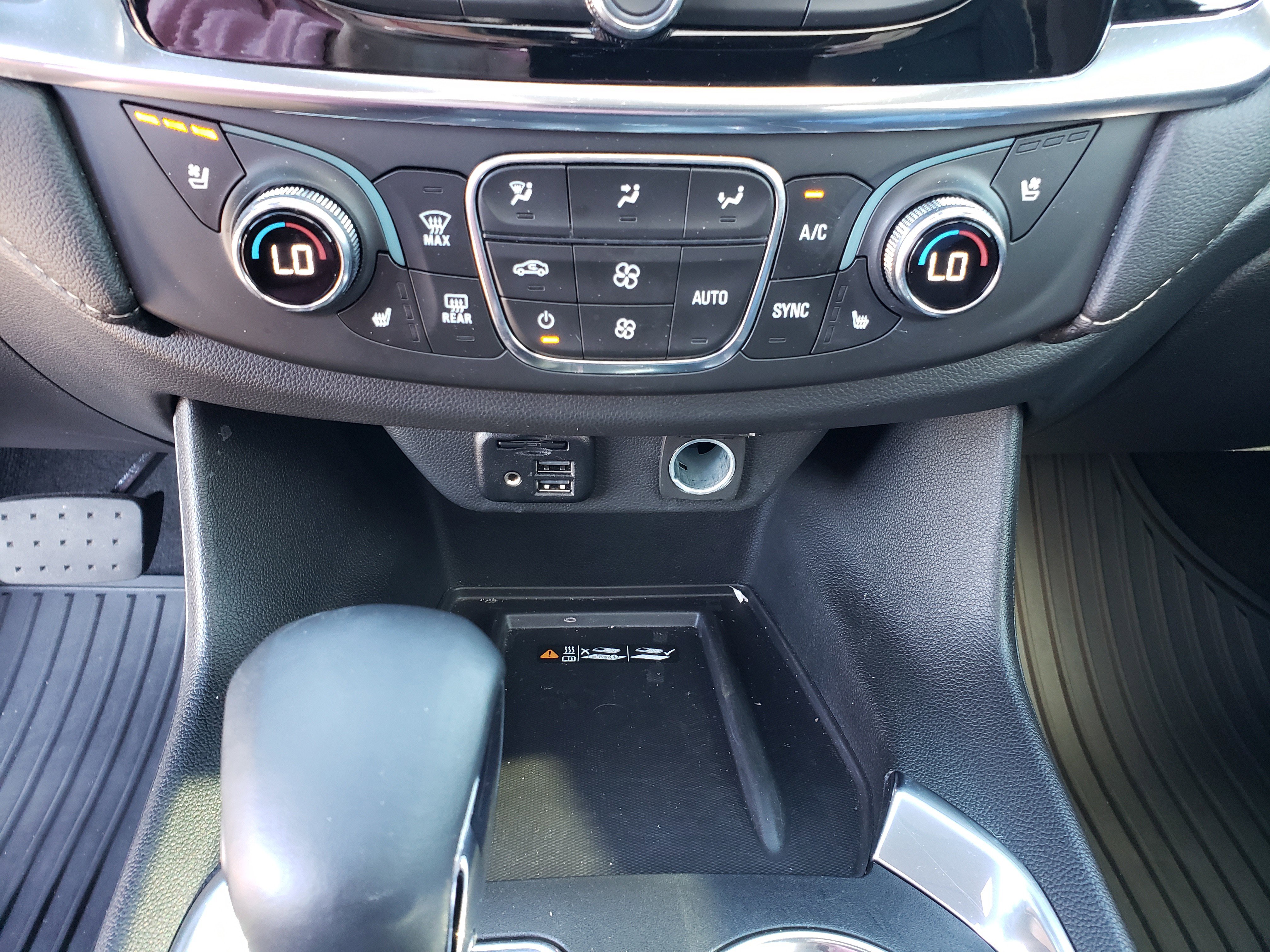 Used 2023 Chevrolet Traverse Premier image 20