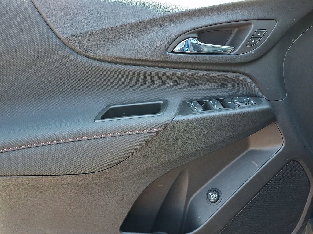 Used 2022 Chevrolet Equinox RS w/ RS Leather Package image 12