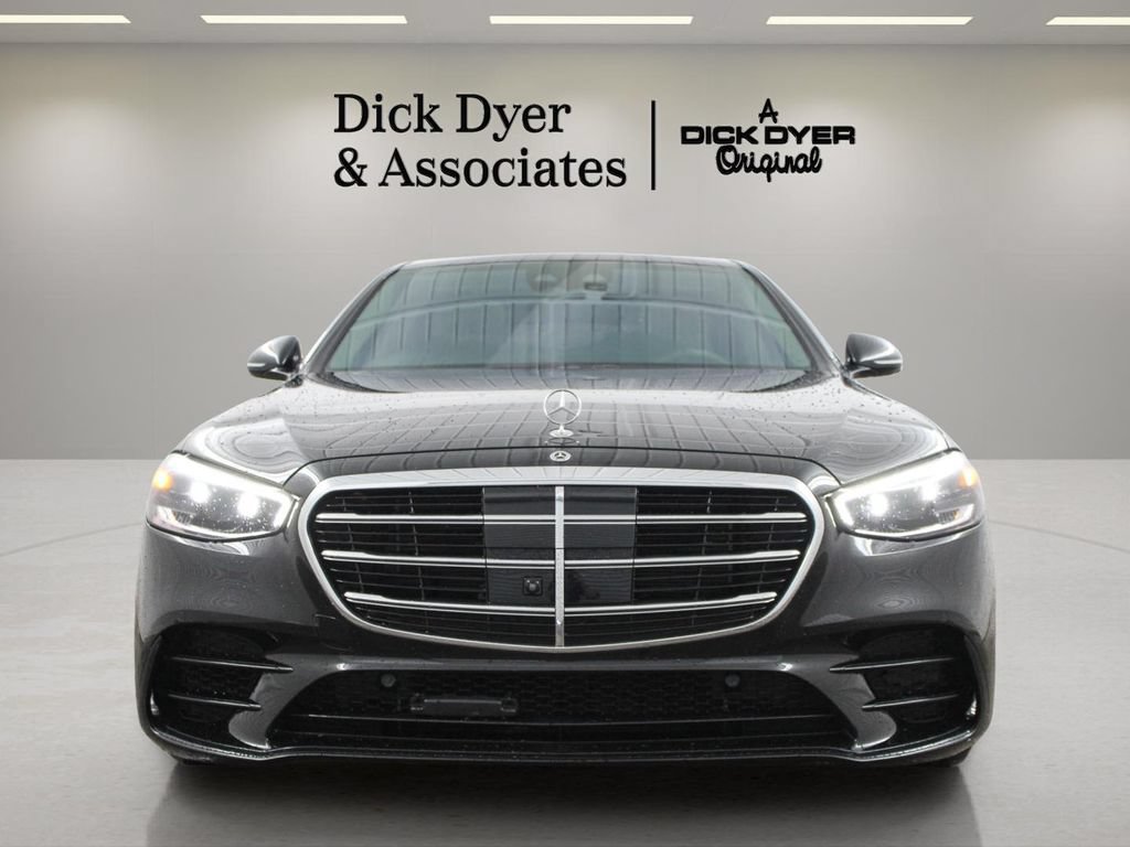 Used 2022 Mercedes-Benz S 580 4MATIC Sedan image 4