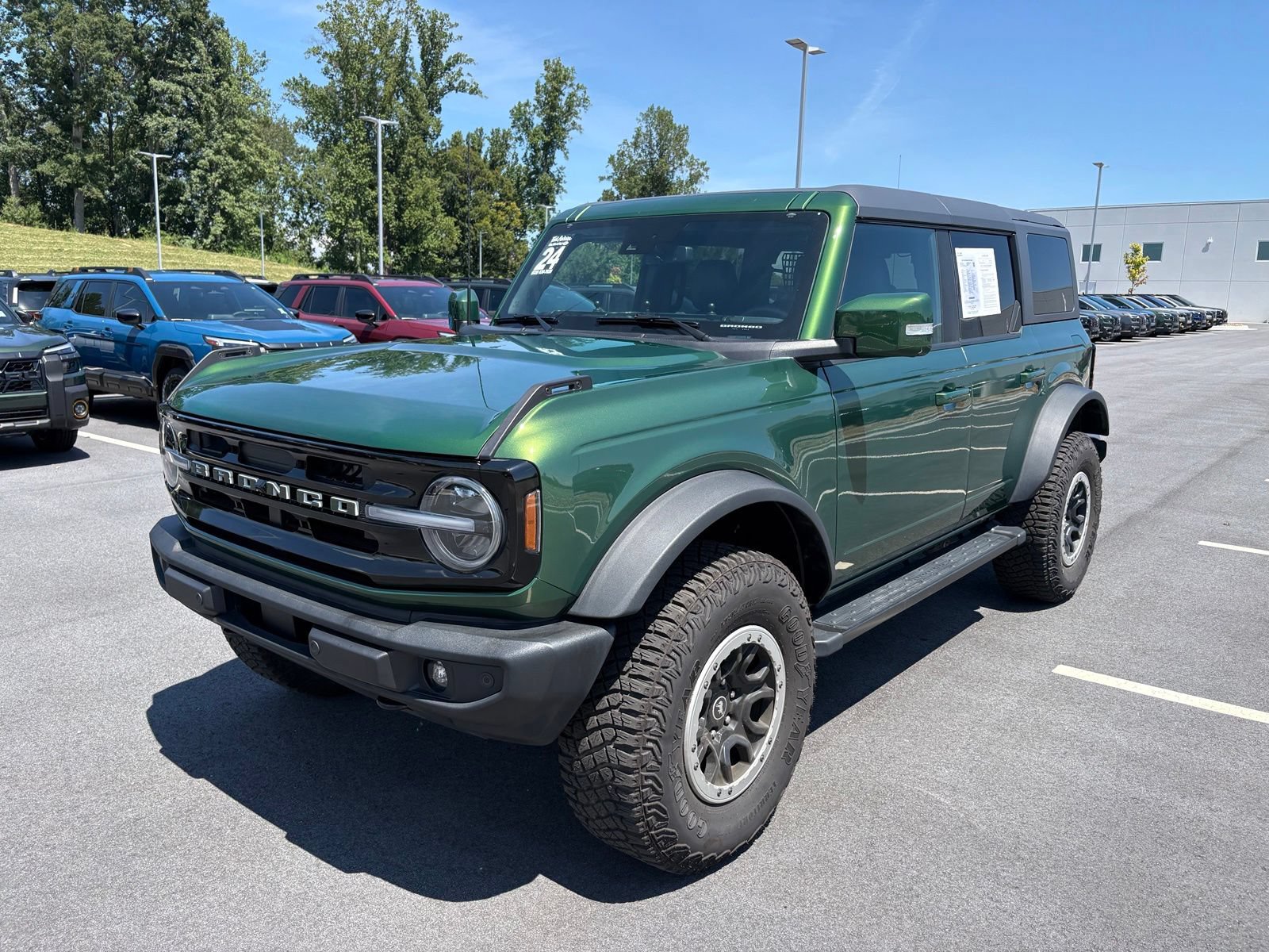 Used 2024 Ford Bronco Outer Banks w/ Sasquatch Package AWD/4WD image 3