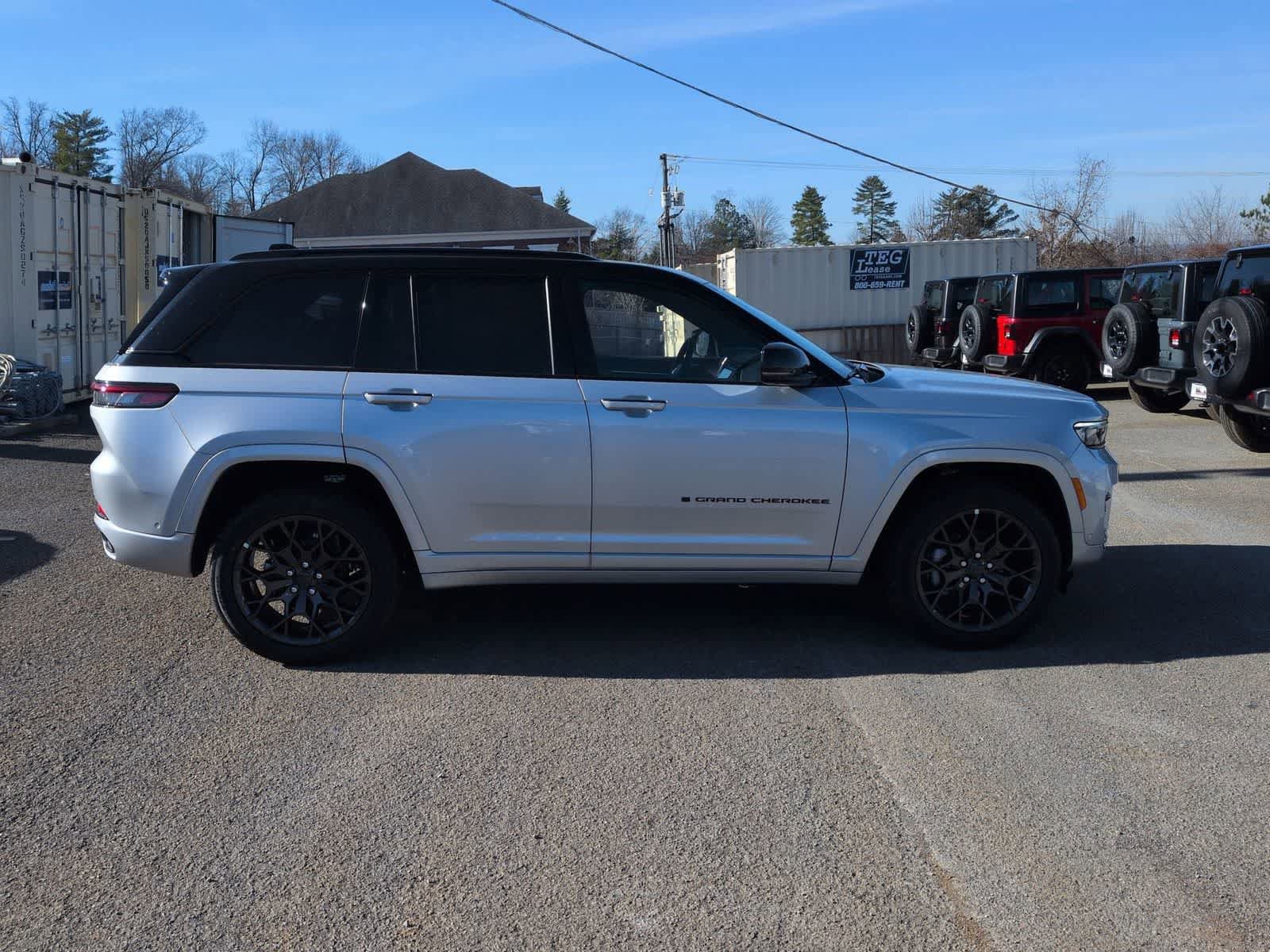 New 2025 Jeep Grand Cherokee Summit w/ Obsidian Package image 9