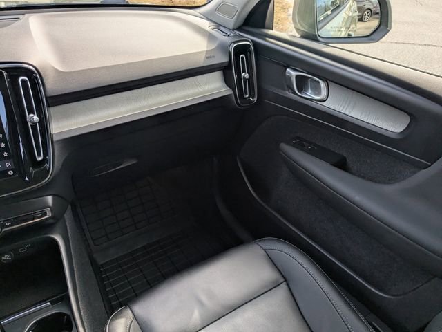 Certified 2023 Volvo XC40 B5 Core w/ Convenience Package image 22