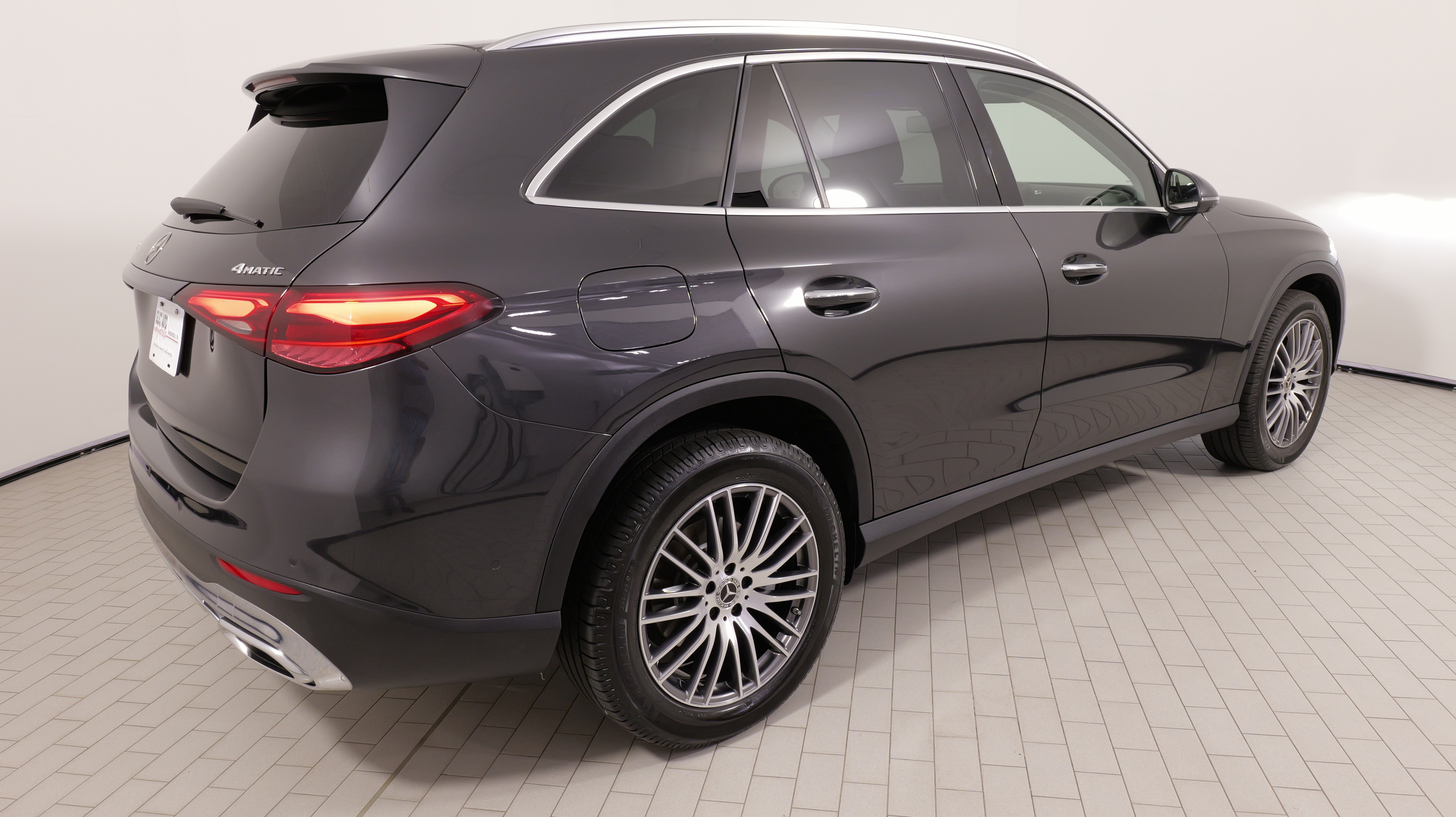 Used 2024 Mercedes-Benz GLC 300 4MATIC image 11
