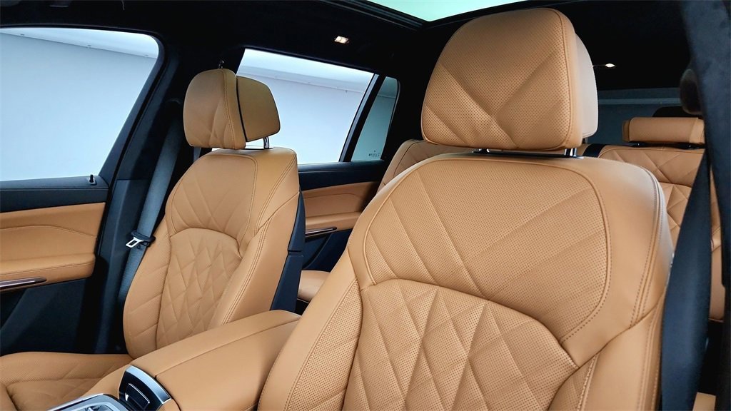 Used 2025 BMW X7 xDrive40i w/ M Sport Package image 35