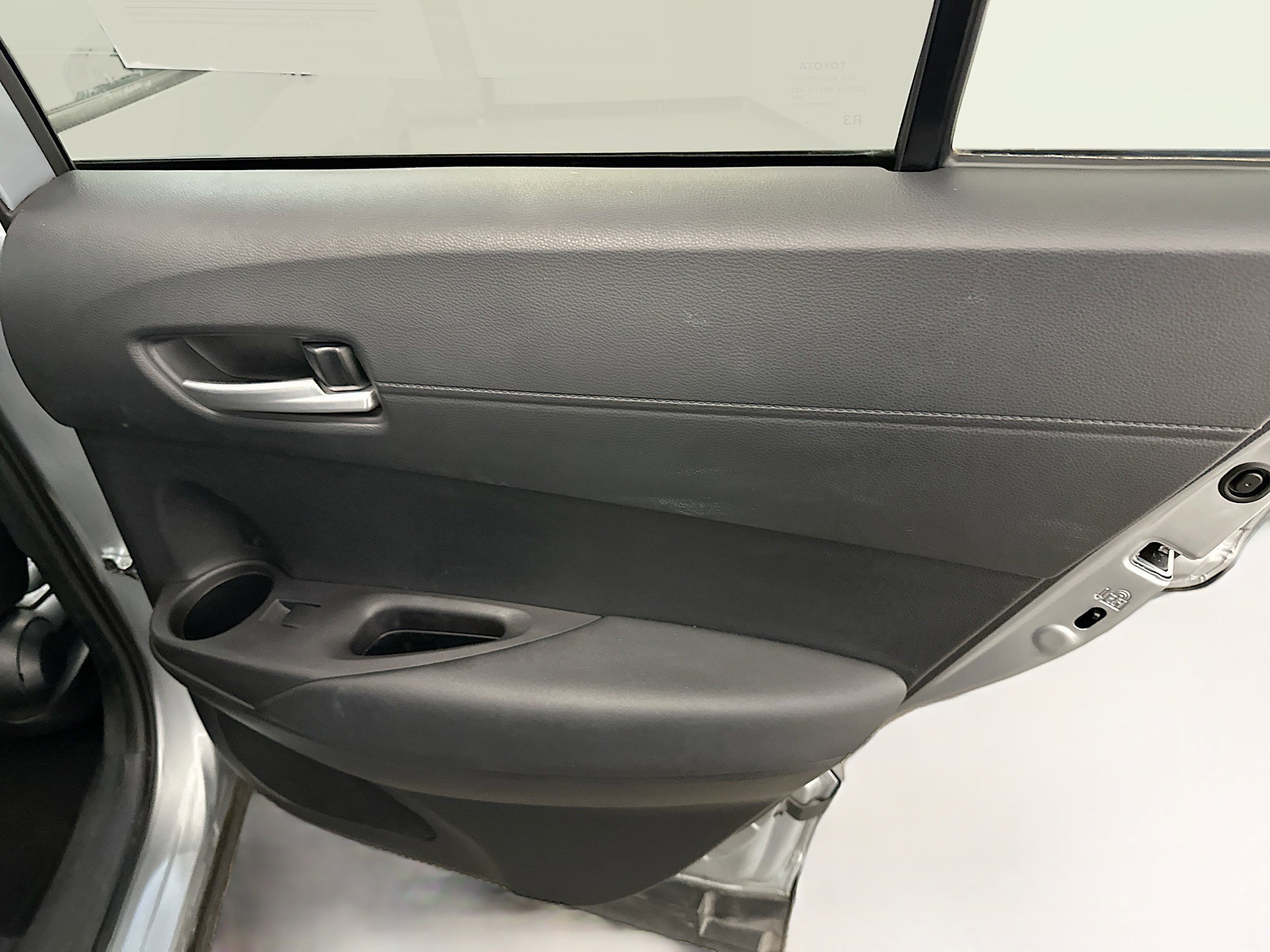 Used 2024 Toyota Corolla Cross XLE w/ Convenience Package image 33