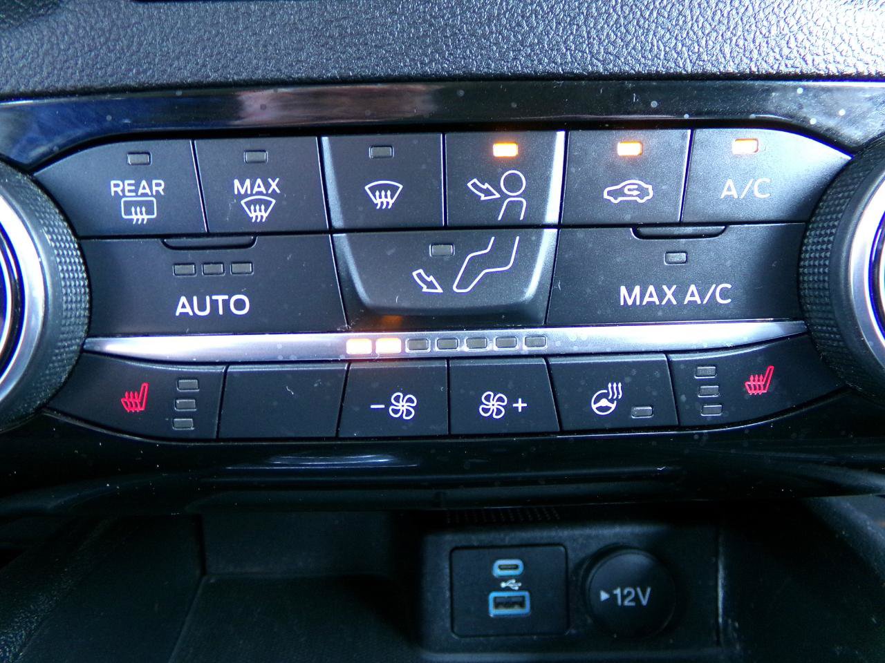 Used 2022 Ford Escape Titanium AWD/4WD image 24