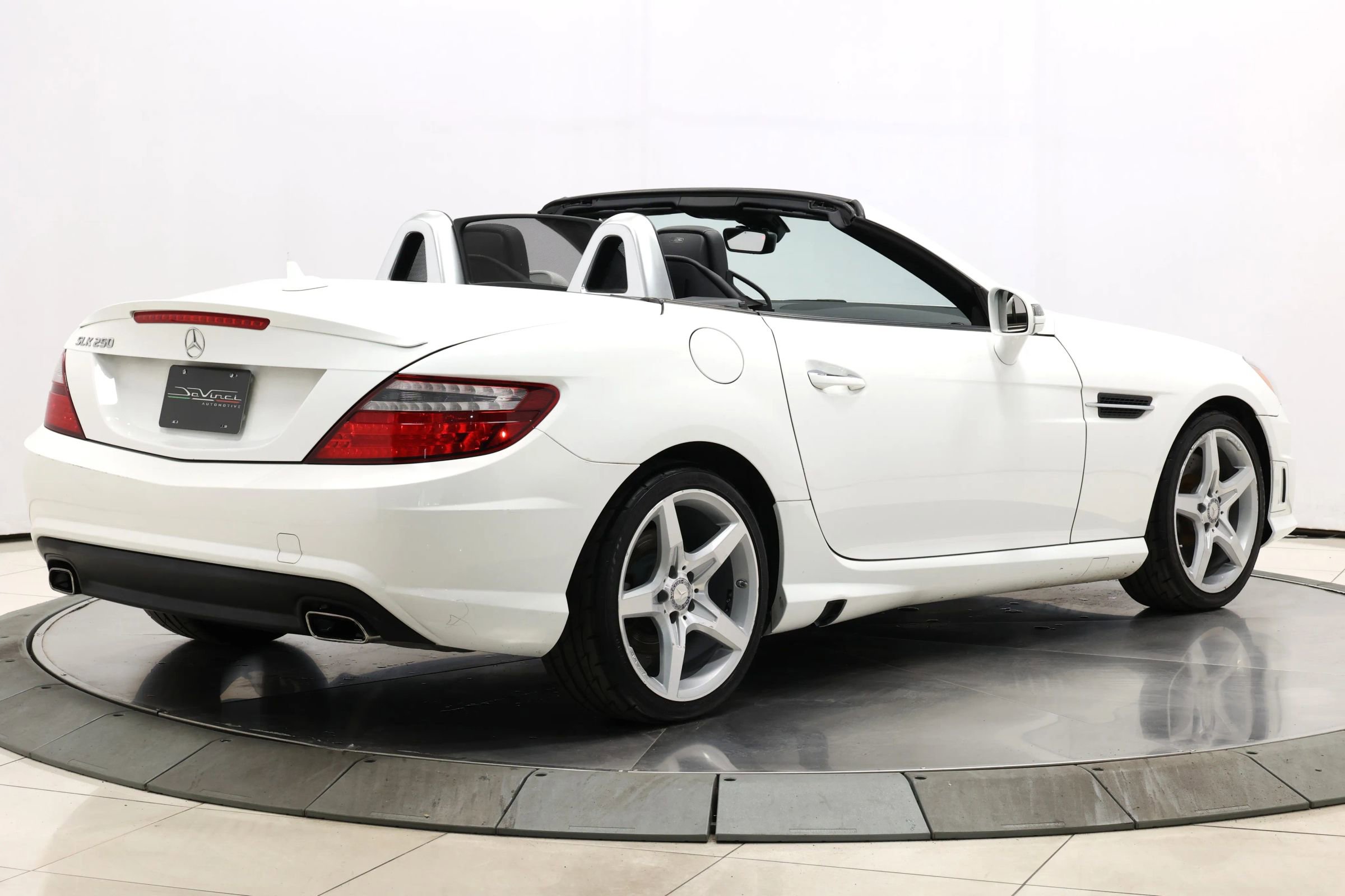 Used 2015 Mercedes-Benz SLK 250 image 4