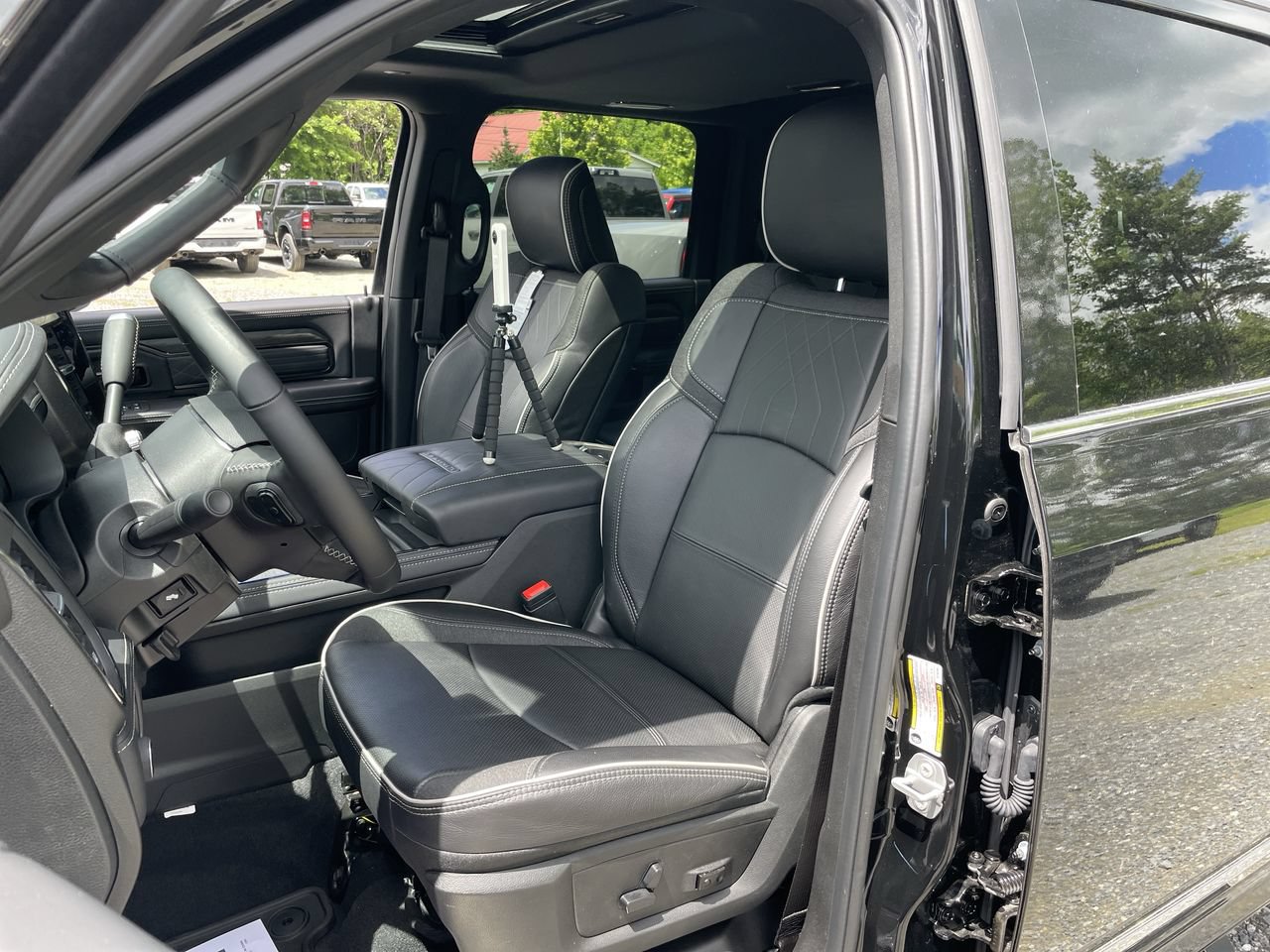 New 2026 RAM 3500 Limited AWD/4WD image 11