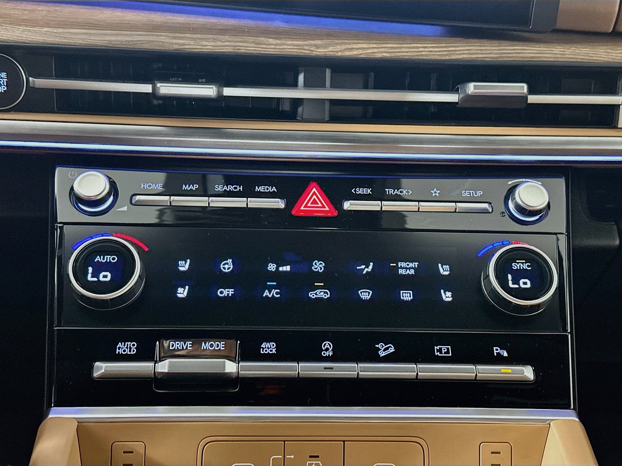 New 2026 Hyundai Santa Fe Limited AWD/4WD image 16