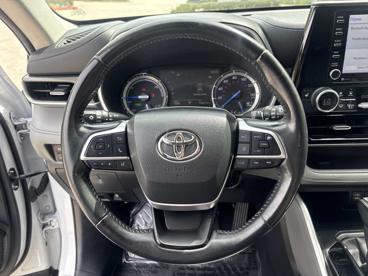 Used 2022 Toyota Highlander XLE FWD image 22