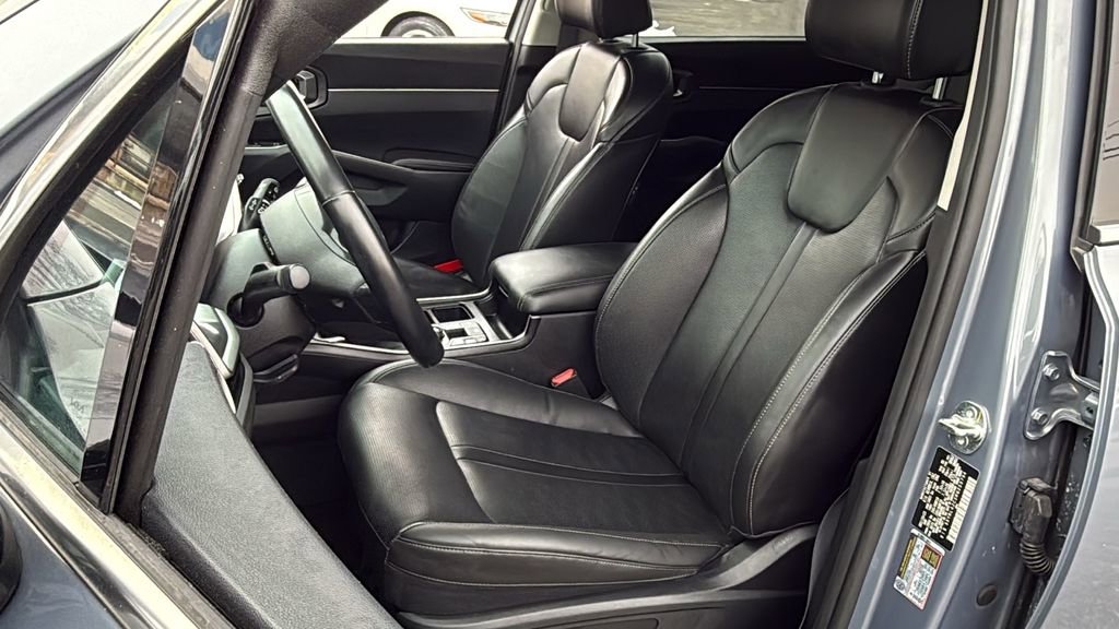 Used 2024 Kia Sorento S image 23