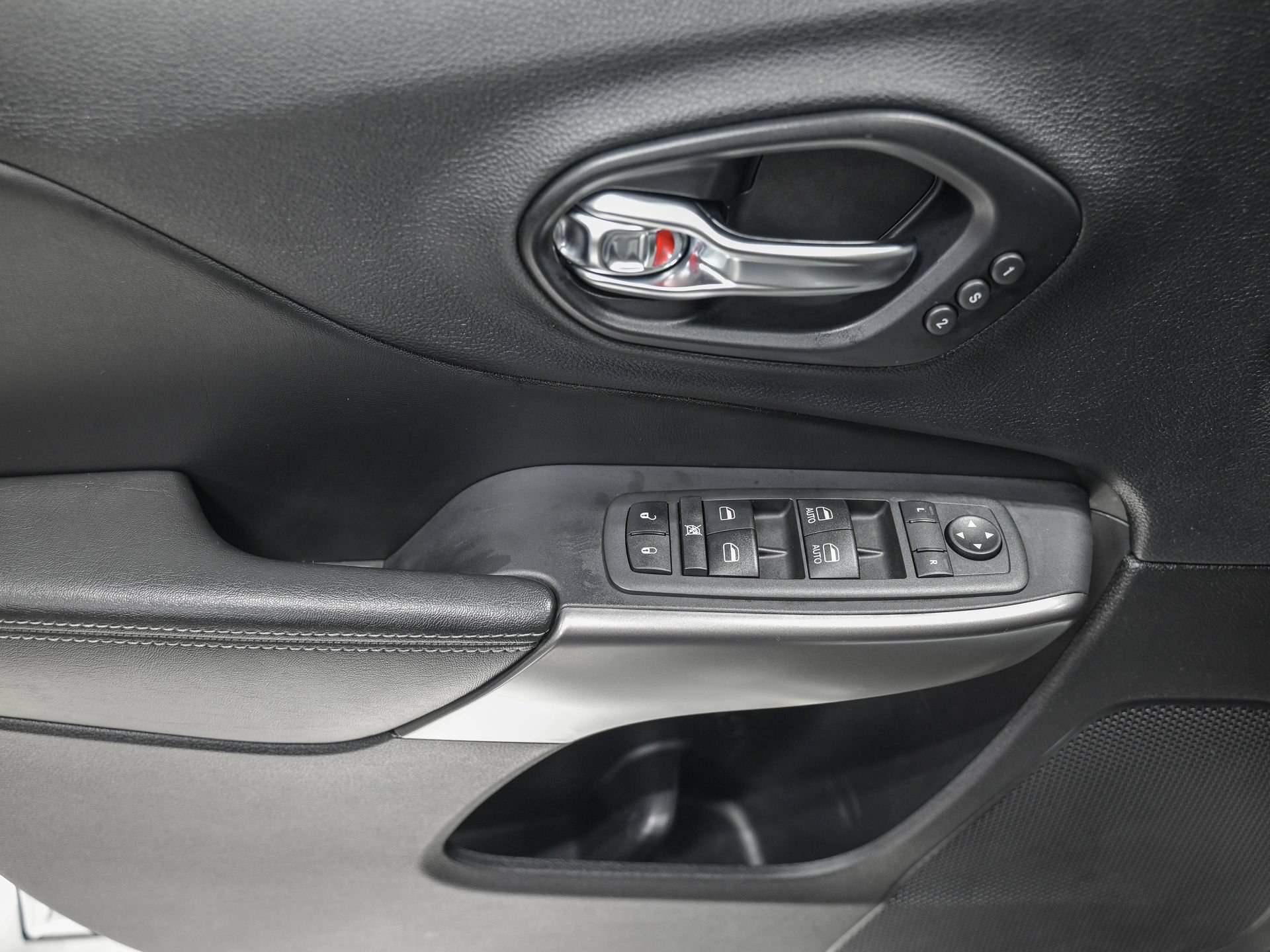 Used 2021 Jeep Cherokee Limited AWD/4WD image 13