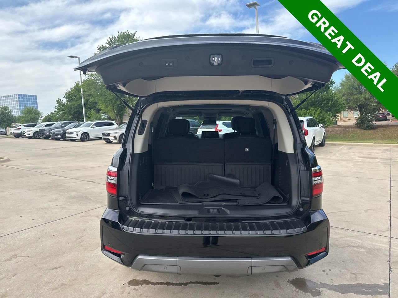 Used 2024 Nissan Armada SL w/ Captain's Chairs Package image 7