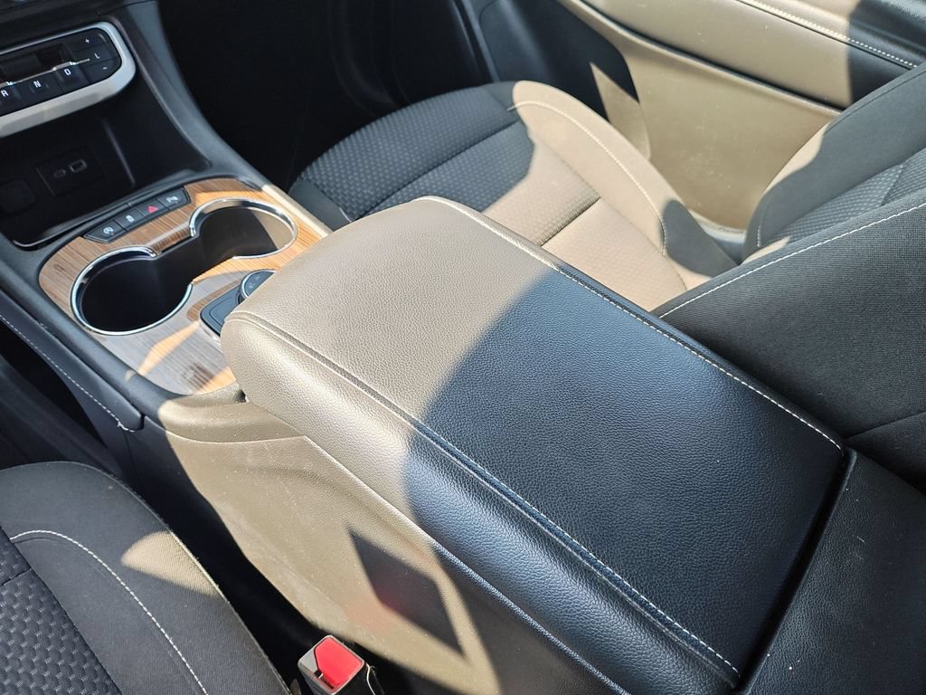 Used 2023 GMC Acadia SLE FWD image 21