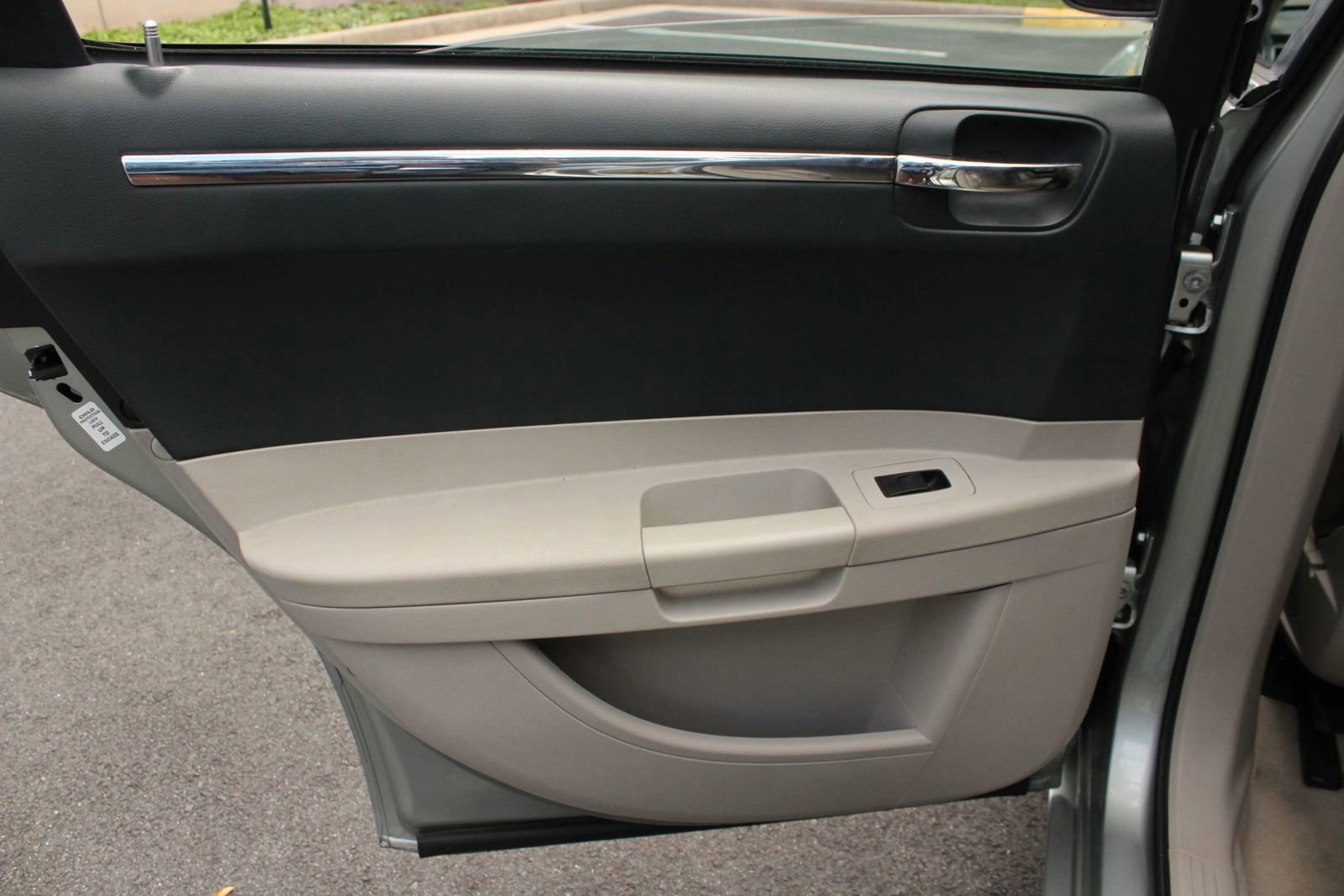 Used 2005 Chrysler 300 Touring RWD image 22