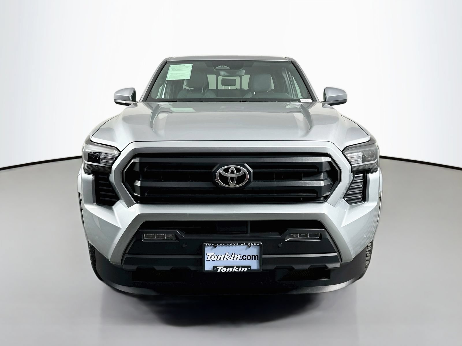 Certified 2025 Toyota Tacoma SR5 w/ SR5 Upgrade Package AWD/4WD image 2
