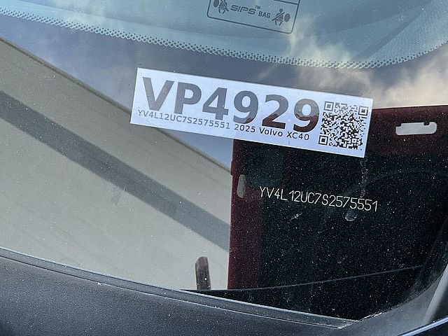 Certified 2025 Volvo XC40 B5 Plus image 29