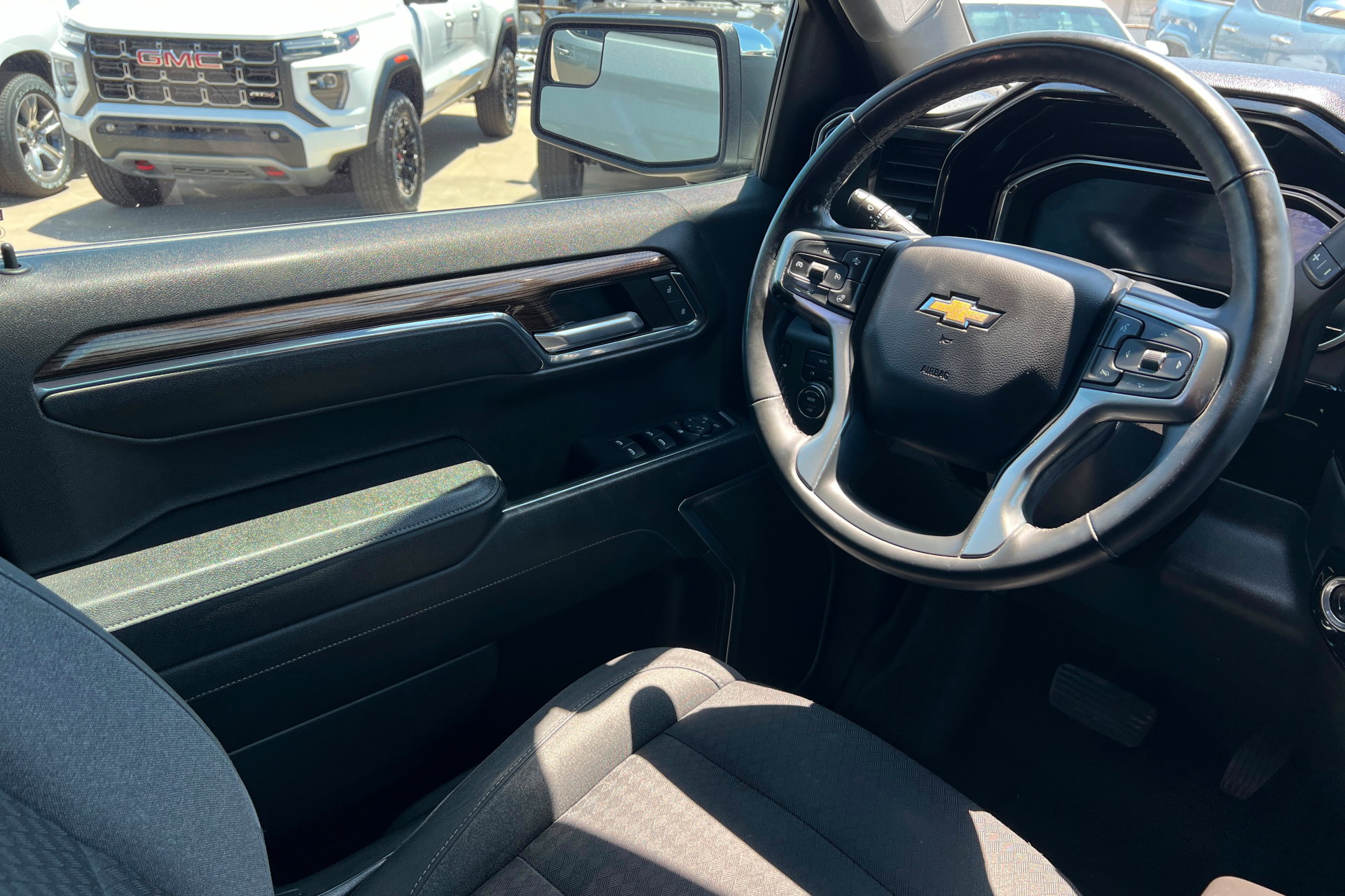Used 2023 Chevrolet Silverado 1500 LT w/ Convenience Package II AWD/4WD image 12