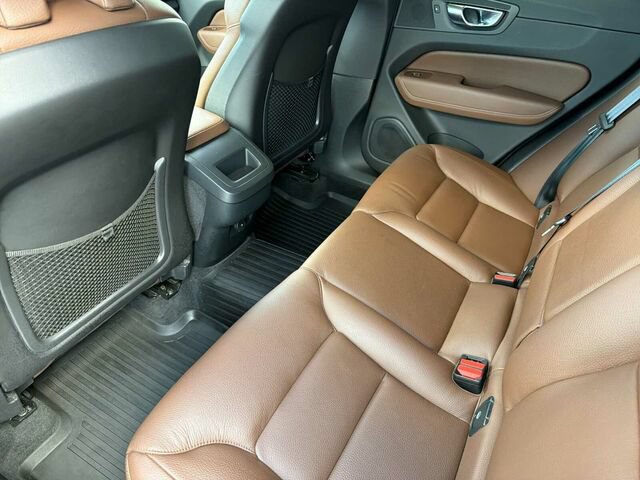 Used 2021 Volvo XC60 T5 Momentum w/ Protection Package Premier FWD image 15