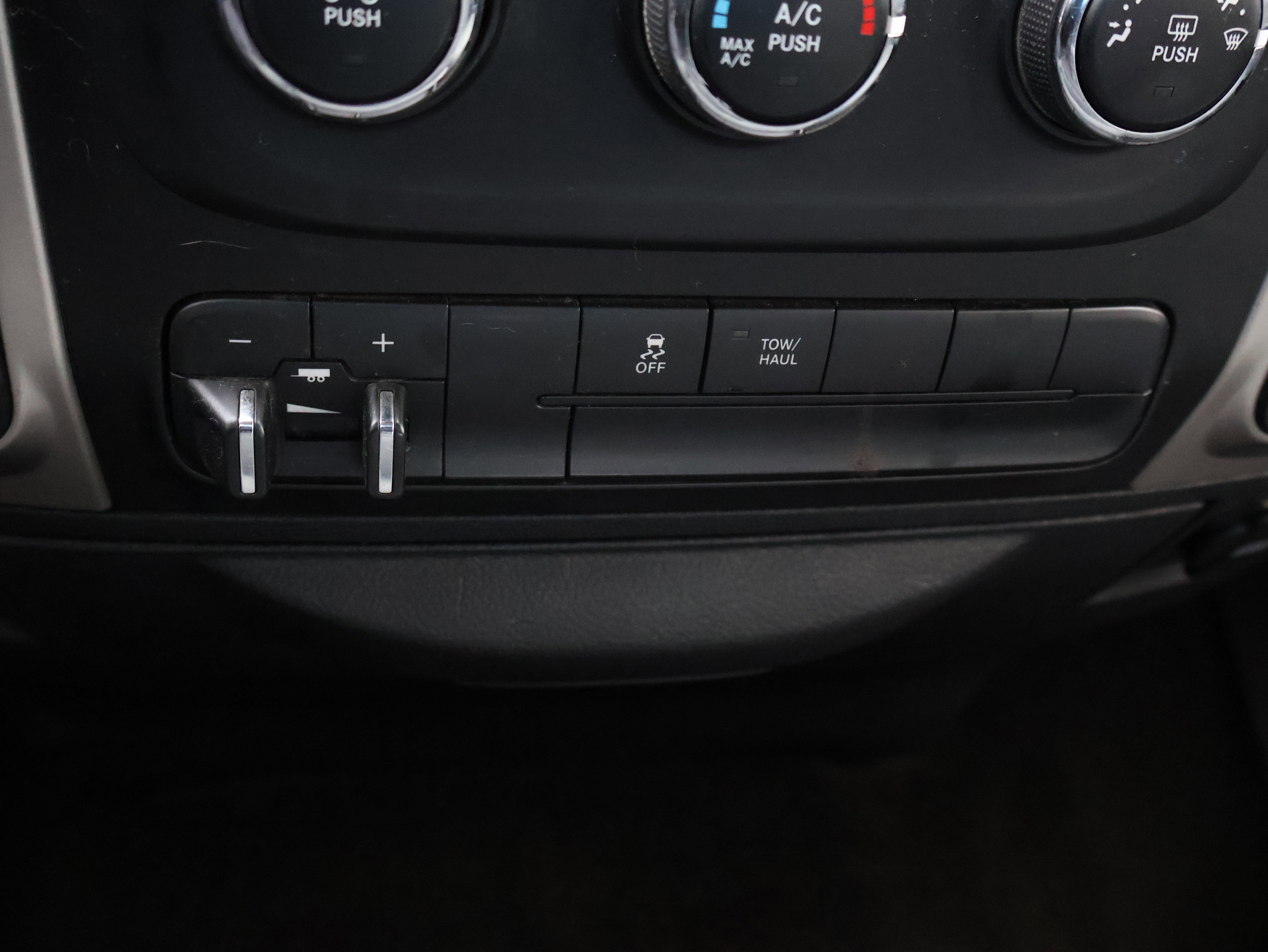 Used 2016 RAM 2500 SLT image 30