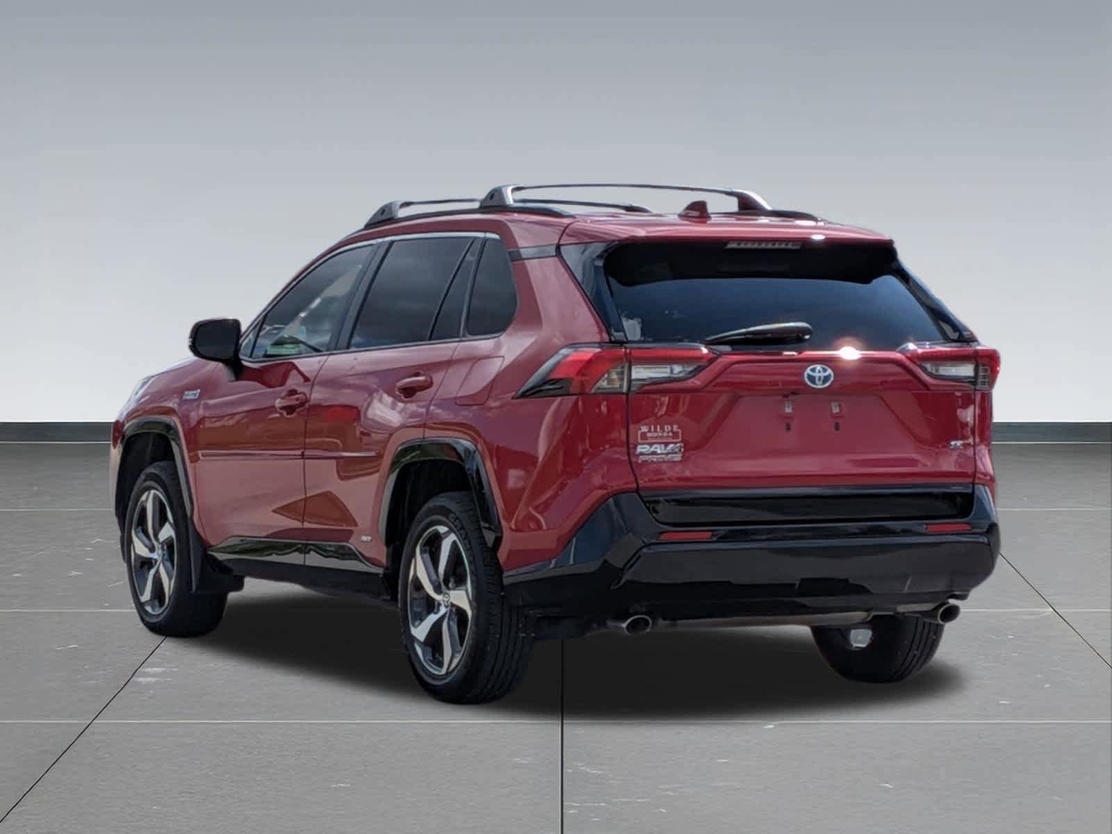 Used 2022 Toyota RAV4 SE w/ Weather & Moonroof Package image 3