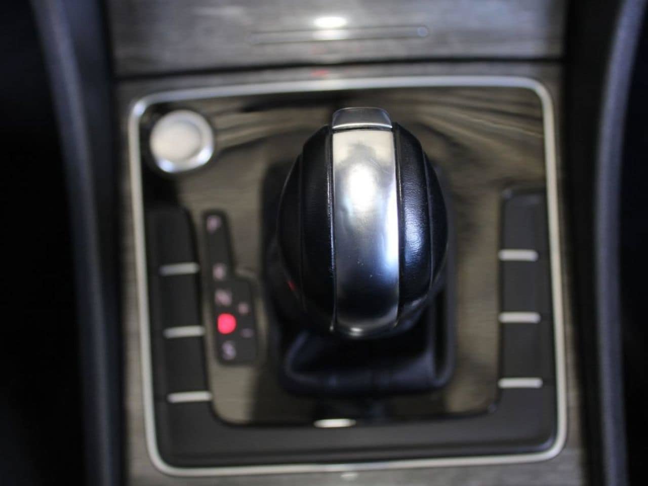 Used 2018 Volkswagen Passat 2.0T SE FWD image 24