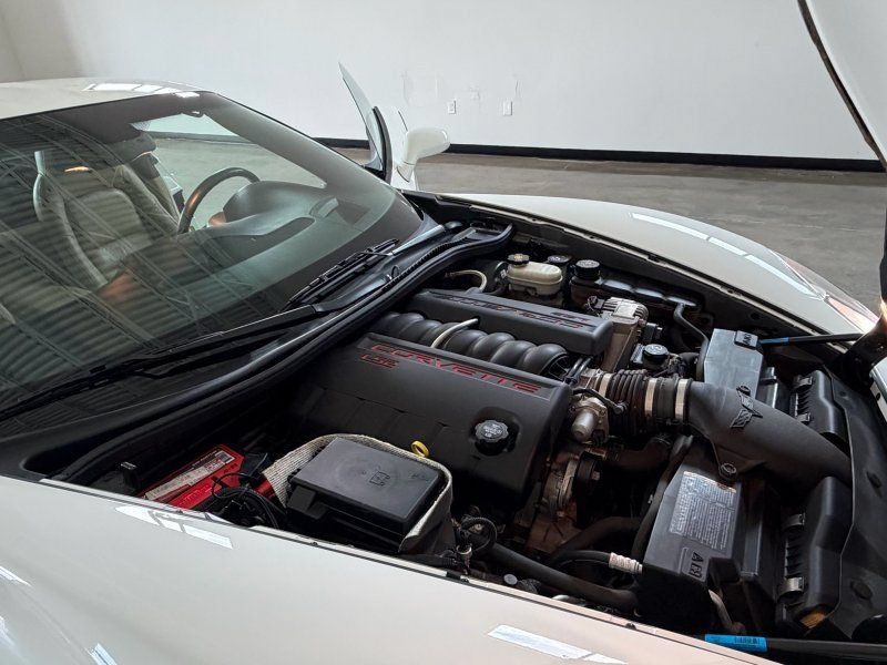 Used 2005 Chevrolet Corvette Coupe w/ Preferred Equipment Group RWD image 28