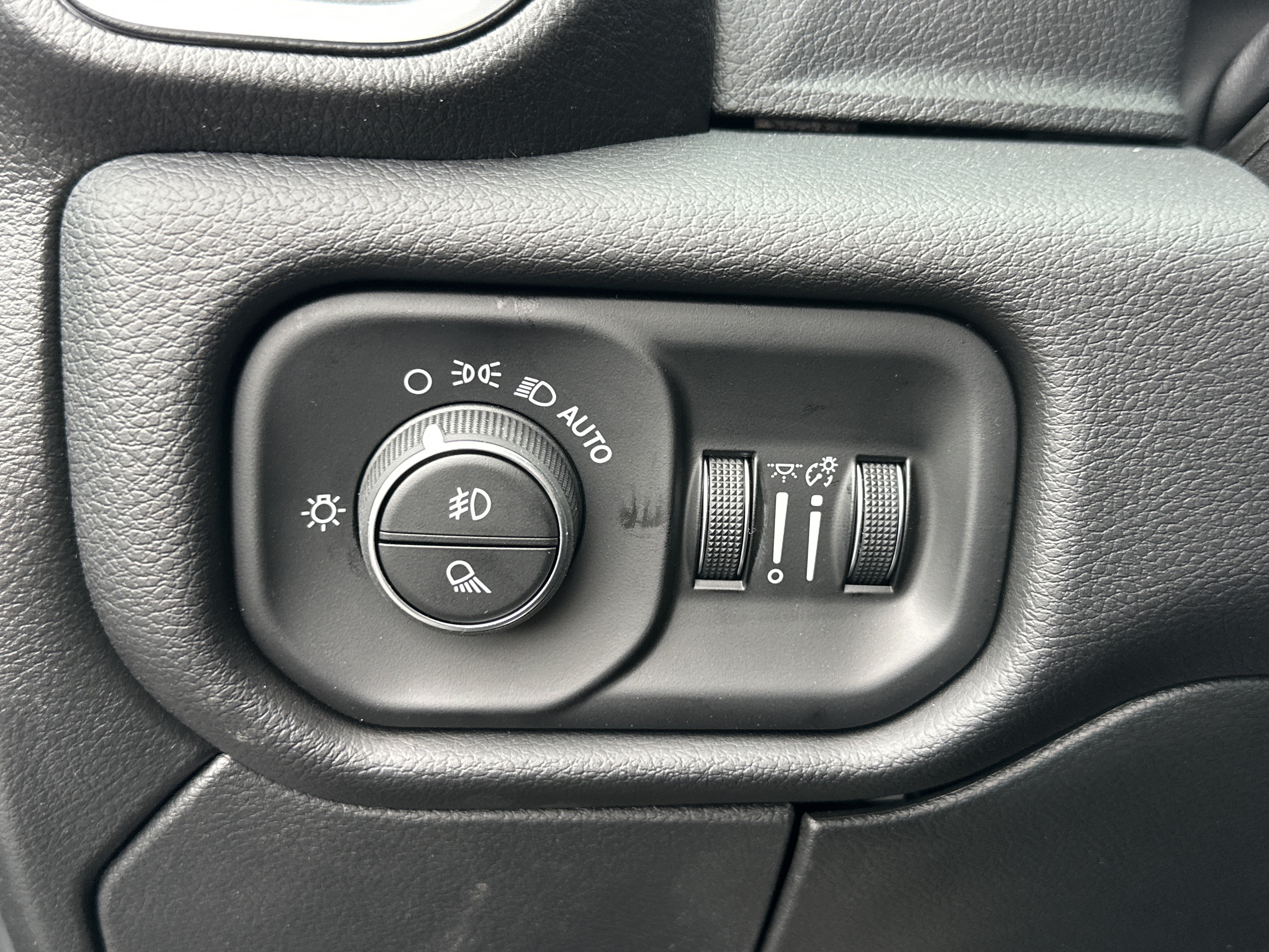 New 2027 RAM 2500 Laramie AWD/4WD image 15