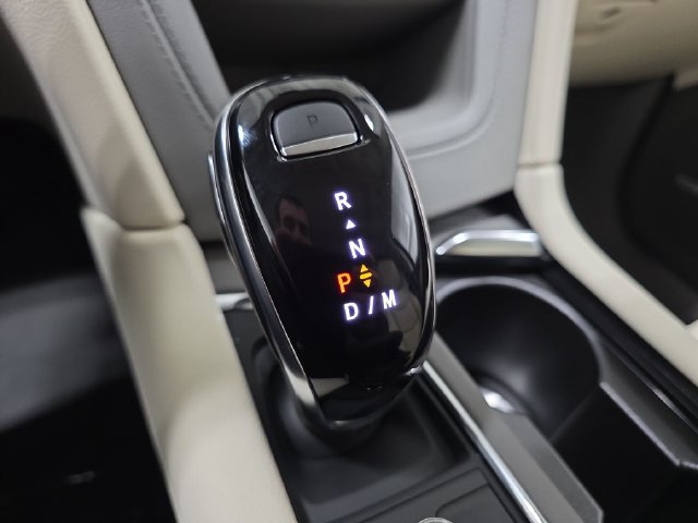 New 2026 Cadillac XT5 Premium Luxury w/ LPO, Floor Liner Package AWD/4WD image 21