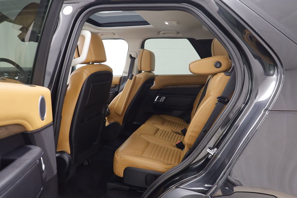 Used 2017 Land Rover Discovery HSE Luxury image 15