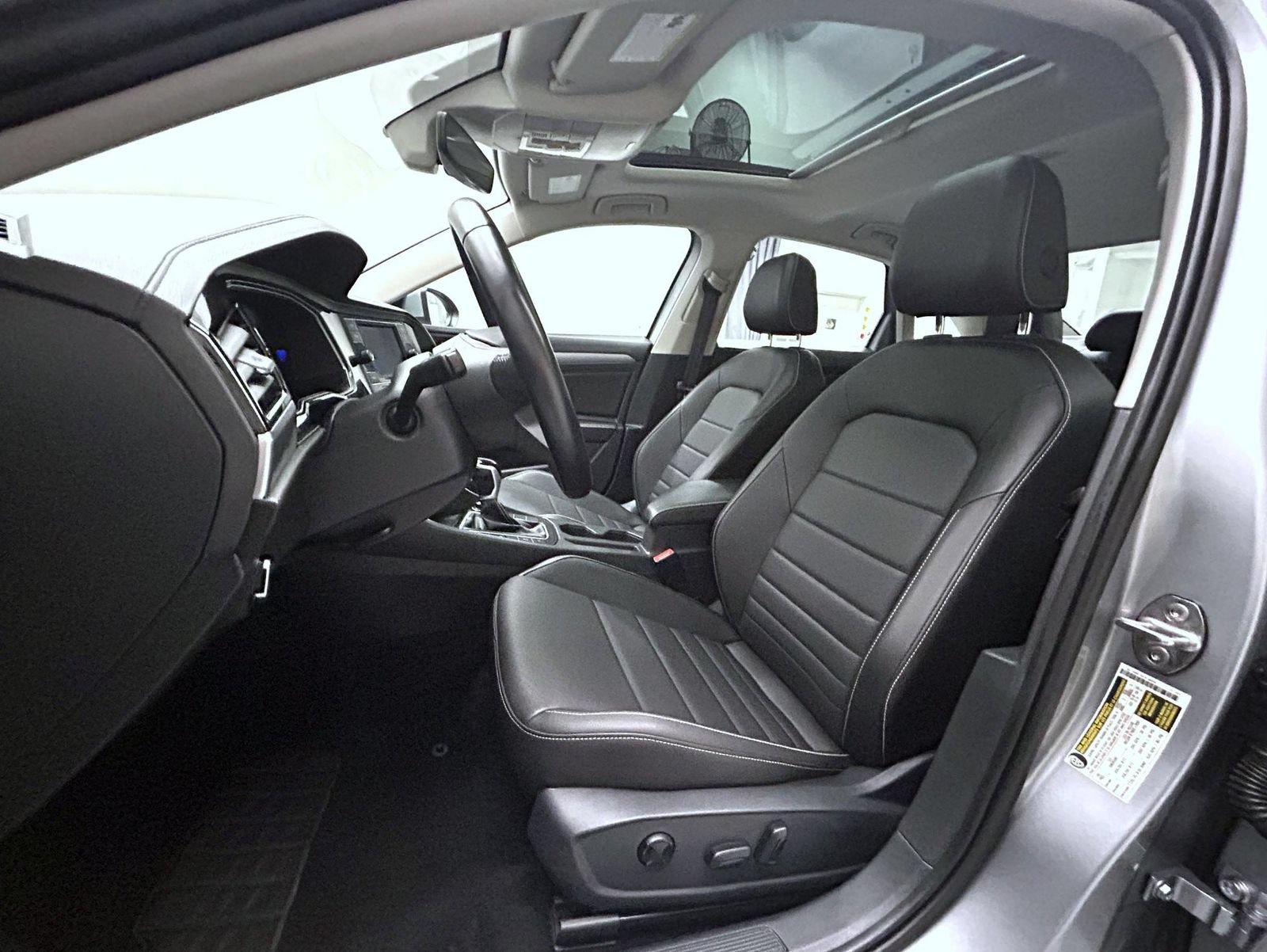 Used 2024 Volkswagen Jetta SE FWD image 10