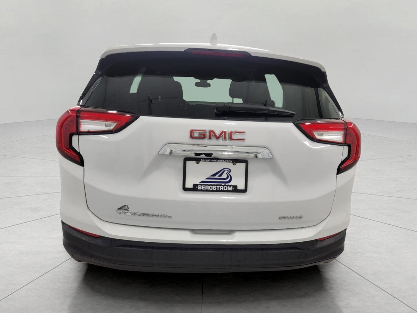 Used 2024 GMC Terrain SLE image 24