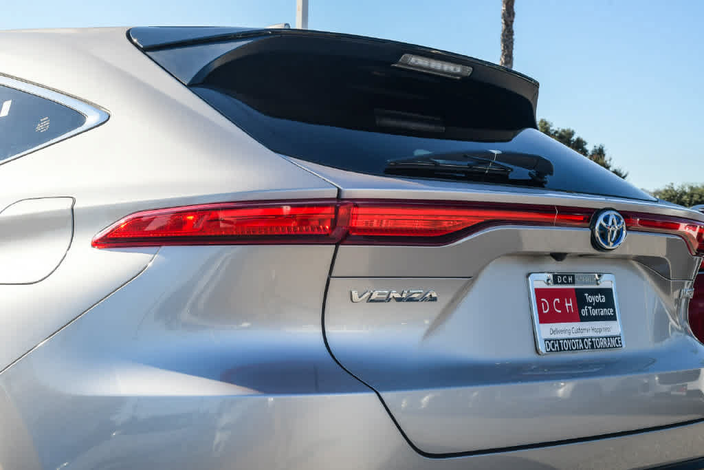 Used 2021 Toyota Venza LE AWD/4WD image 7