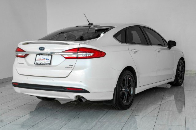 Used 2018 Ford Fusion SE w/ Equipment Group 201A FWD image 4