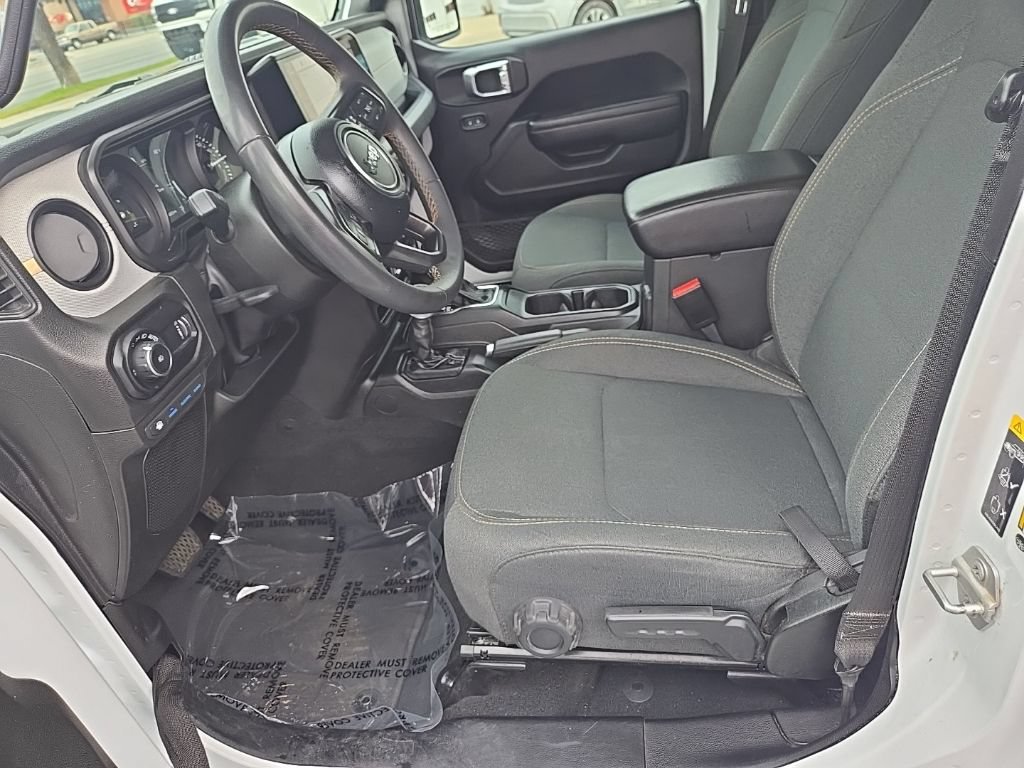 Used 2024 Jeep Wrangler Unlimited AWD/4WD image 12