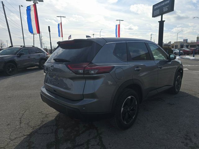 Used 2024 Nissan Rogue SV image 5