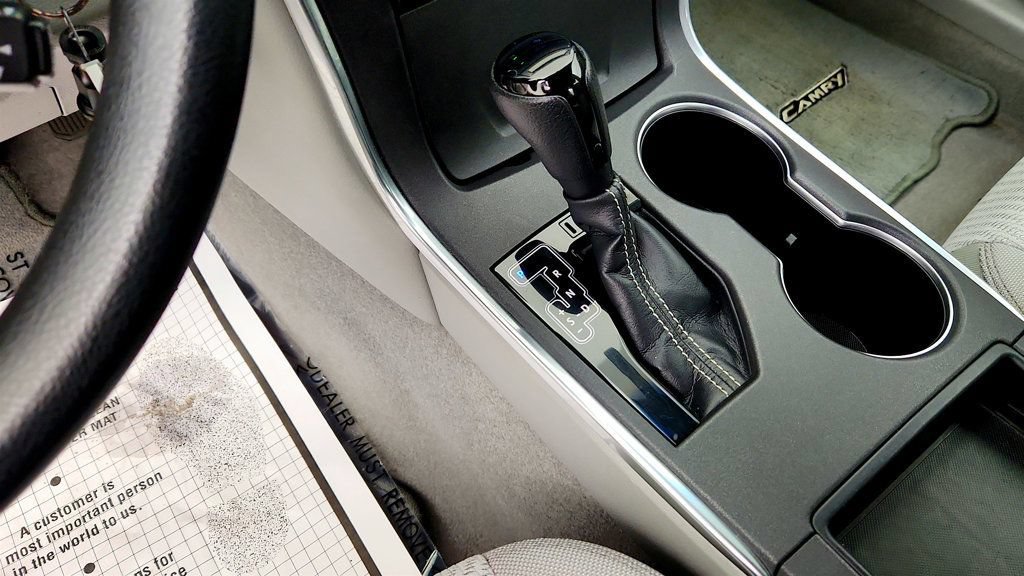 Used 2015 Toyota Camry LE FWD image 16