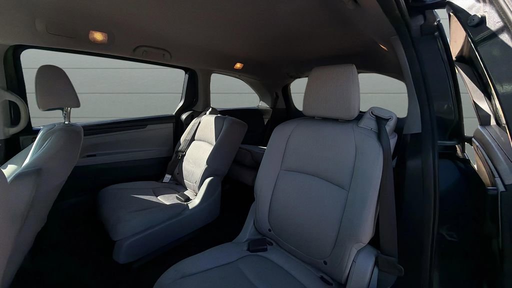 Used 2018 Honda Odyssey LX image 15