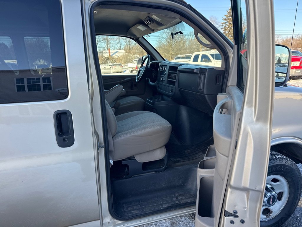 Used 2008 GMC Savana 3500 G3500 w/ LT Preferred Equipment Group image 10
