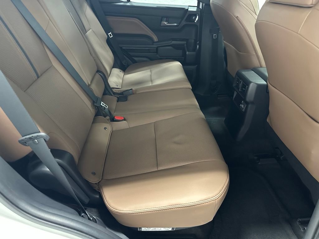 Used 2025 Toyota 4Runner Limited AWD/4WD image 52