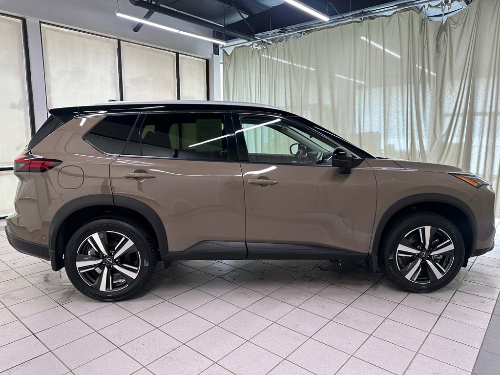 Used 2025 Nissan Rogue SL w/ Tech Package AWD/4WD image 3