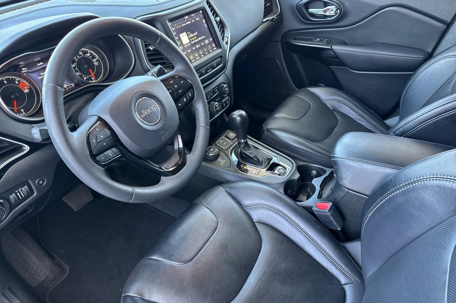 Used 2023 Jeep Cherokee Altitude Lux AWD/4WD image 4