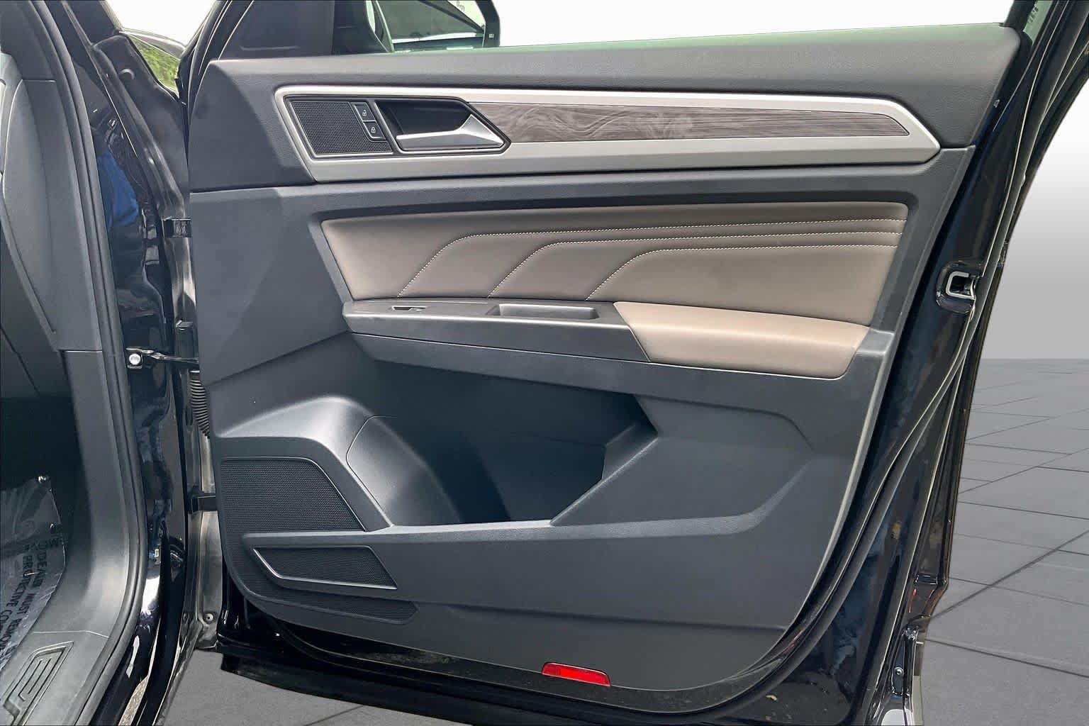 Used 2023 Volkswagen Atlas Cross Sport SE w/ Panoramic Sunroof Package FWD image 23