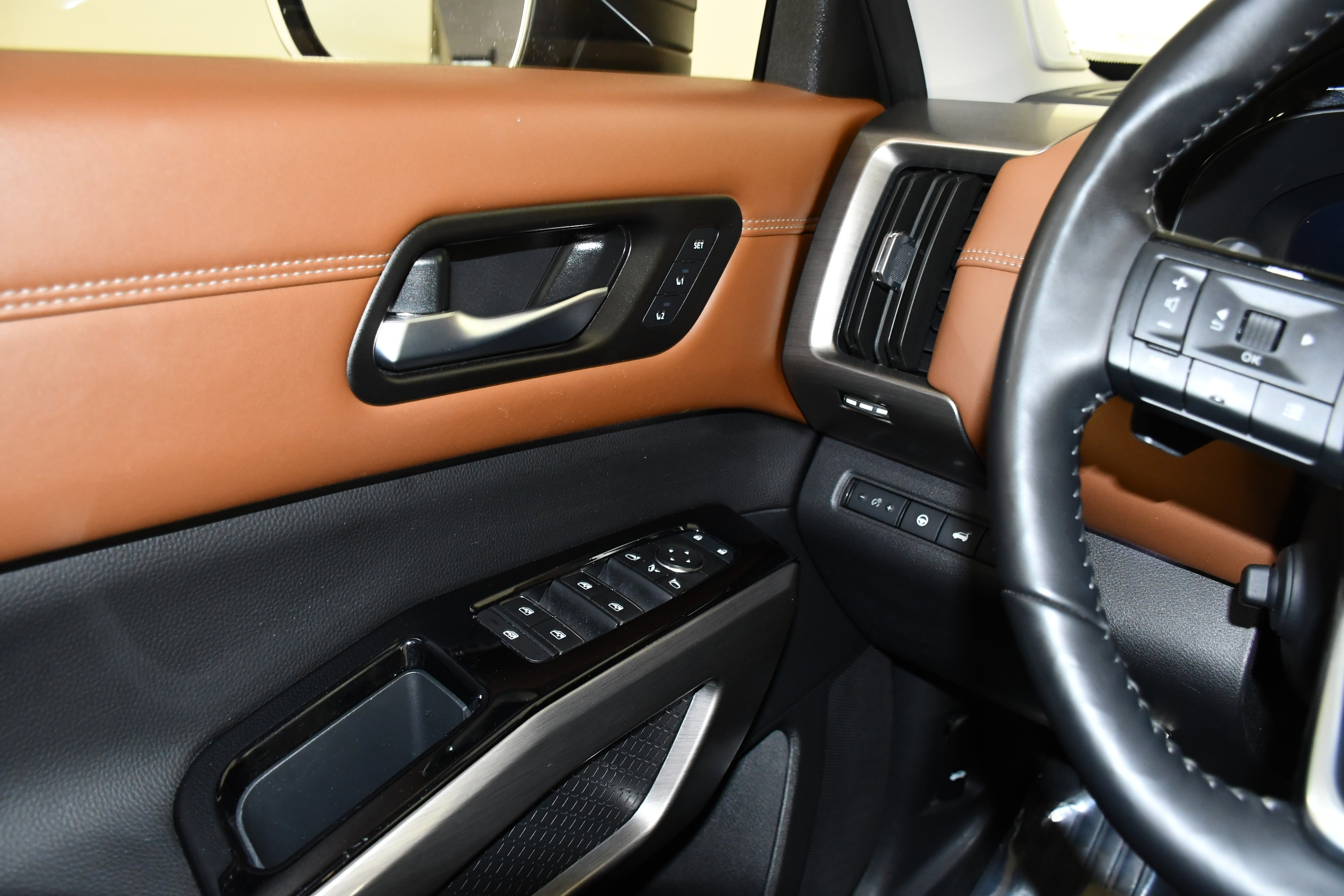 Used 2023 Nissan Pathfinder Platinum image 35