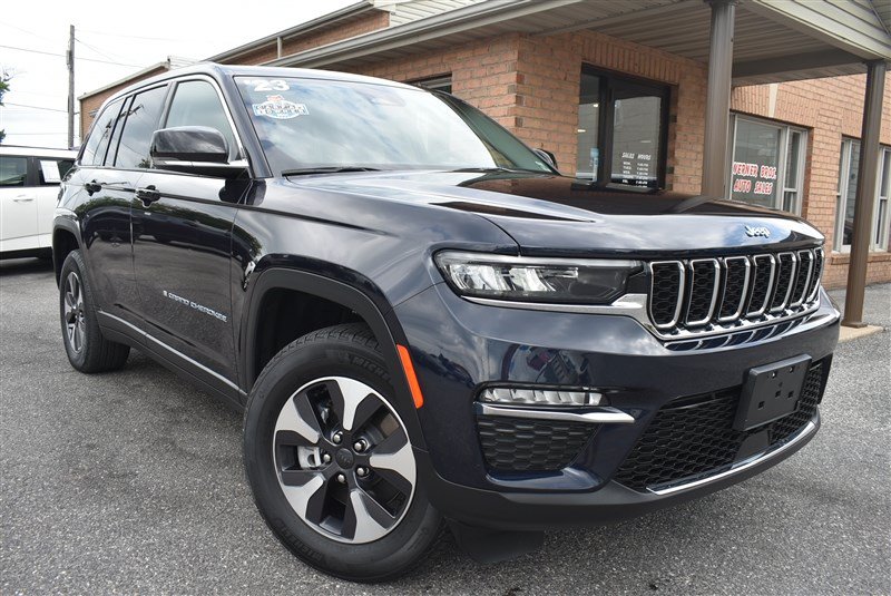 Used 2023 Jeep Grand Cherokee 4WD 4xe image 1