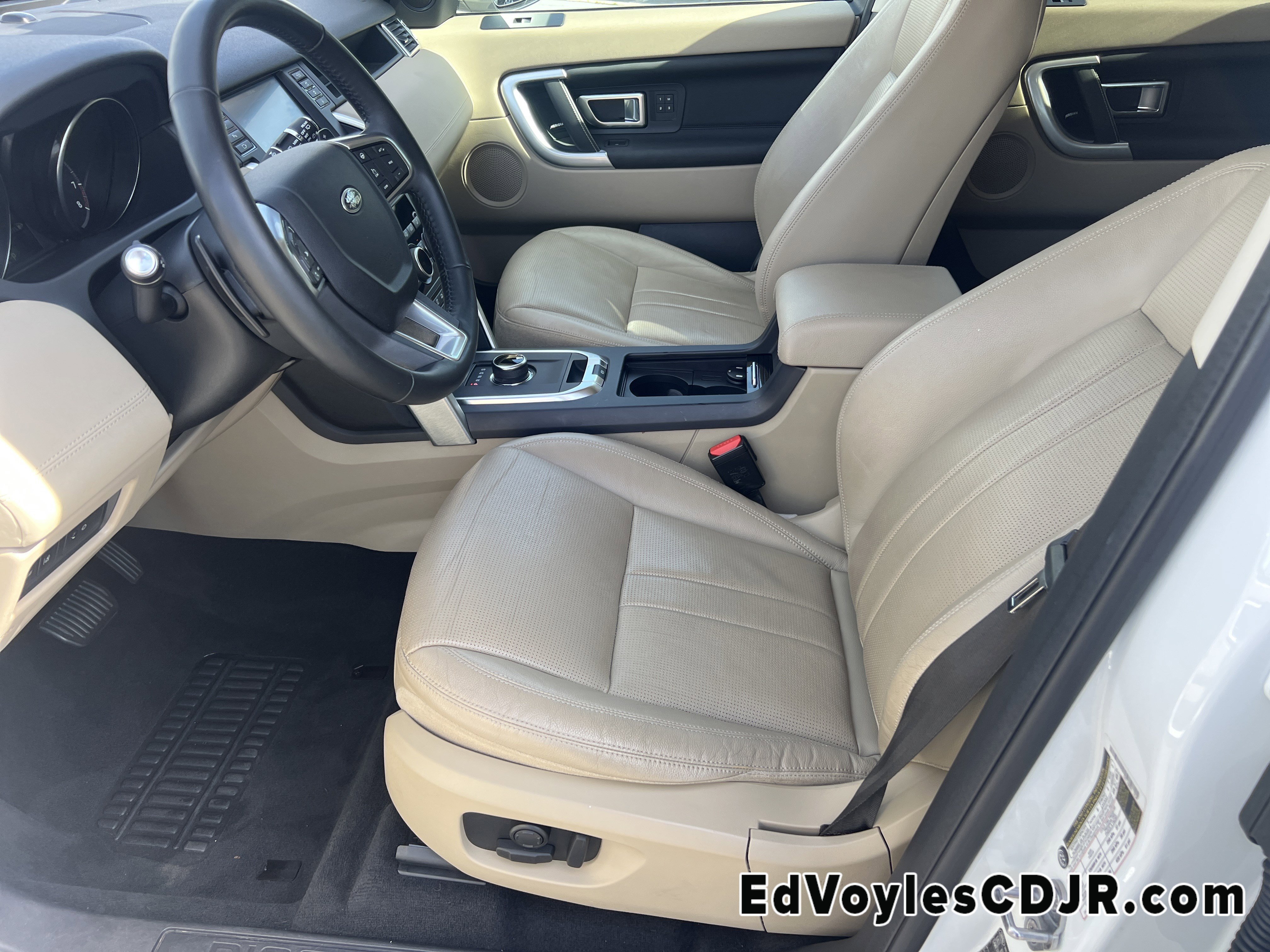 Used 2018 Land Rover Discovery Sport HSE image 11